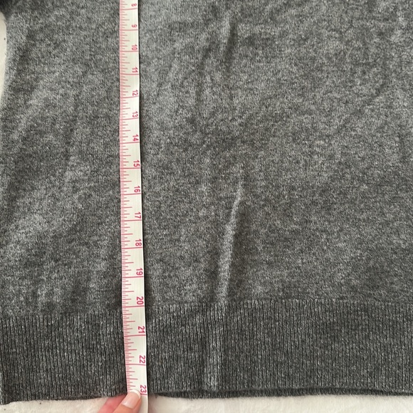 NICOLE MILLER 🤩100% cashmere M sweater gray waffle pattern sleeves turtleneck - Picture 5 of 6